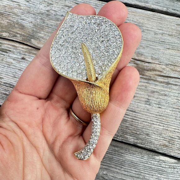 NOLAN MILLER Calla Lily Gold Tone Clear Rhinestone Brooch Pin Glamour Collection - Picture 1 of 2